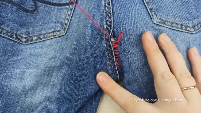 Jak opravit díru v kalhotech?