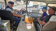 Došla nafta! Řidič autobusové legendy si vystřelil z pasažérů