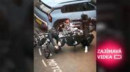 Zlodějíčci byli na těžkou motorku krátcí, tak s ní praštili o zem a utekli
